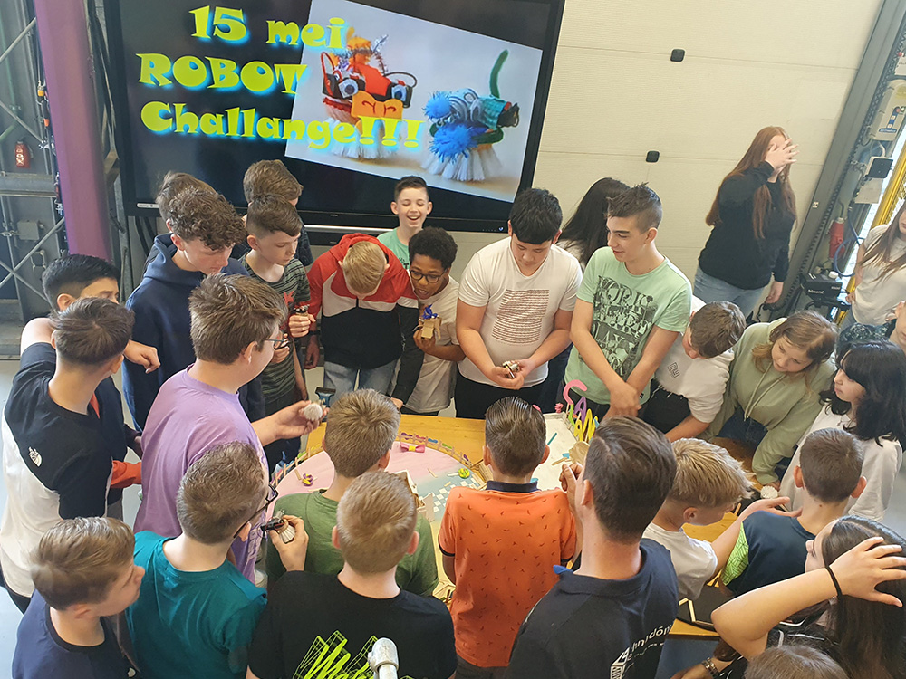 Robot Challenge D&T klassen in het Experiencenter ,mega Succes!